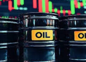 Hedge Funds Reverse Course: Betting Against Oil, Embracing Solar-Analysis