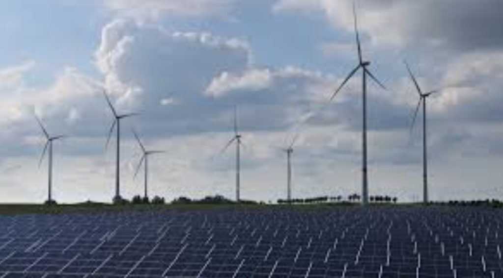 Fitch: India's Renewable Energy Sees Generation Dip Amid Improved Cash Flow