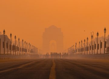 AQI Crashes Past 400, Delhi Chokes Under Toxic Air Blanket