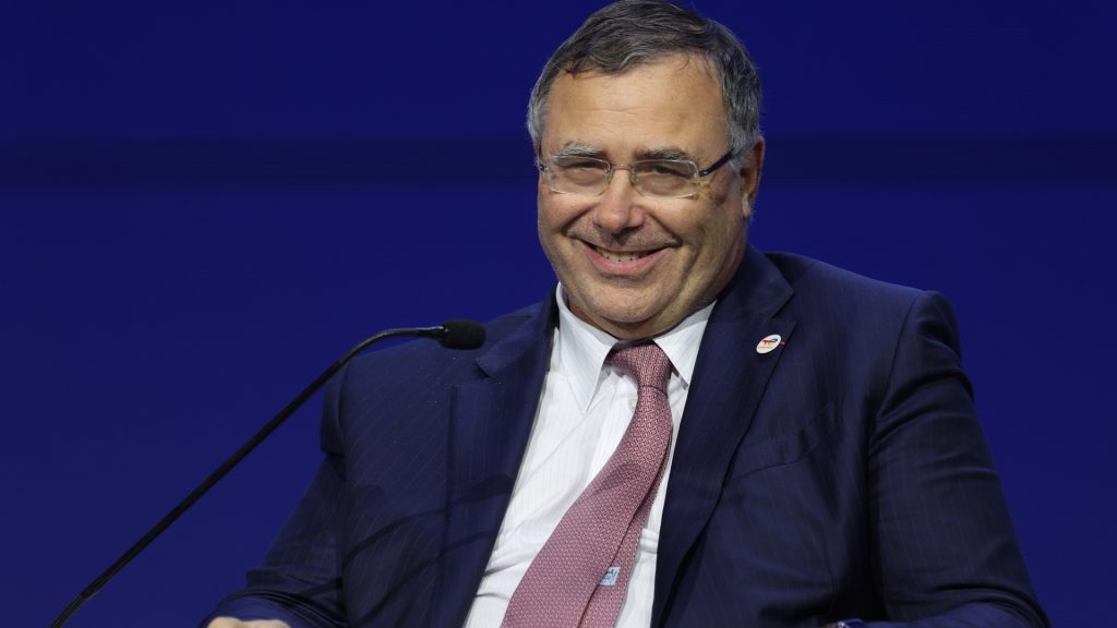 TotalEnergies Pivot: Policy Uncertainty Triggers Clean Fuel Retreat